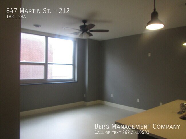 Building Photo - 847 Martin St