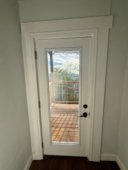 Building Photo - 39 E Clifton Ave