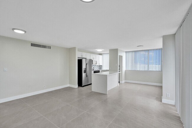 Building Photo - 4810
