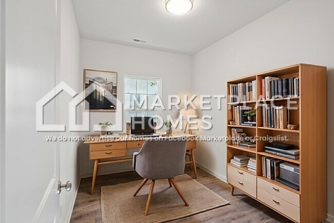 Building Photo - 3719 Oakwood Rd