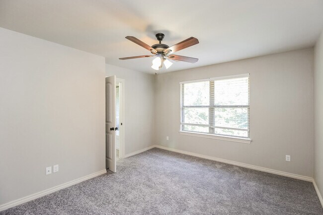 Building Photo - Beautiful Home!