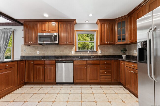 Building Photo - 494 Sawmill Rd