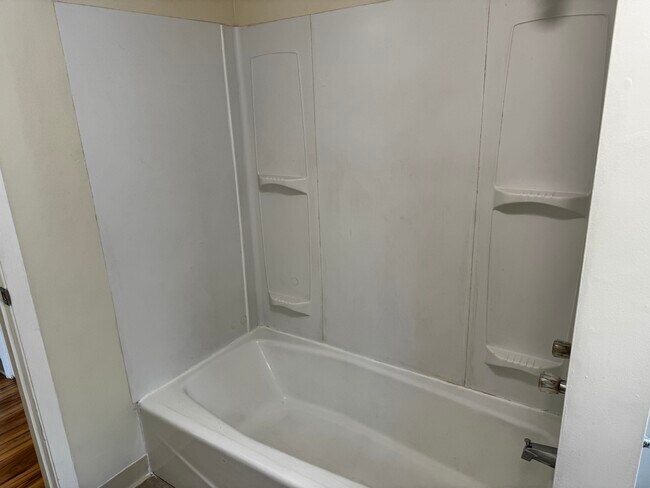 Building Photo - Briarwood 10