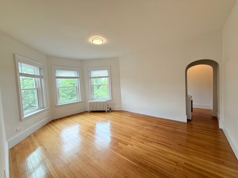 Building Photo - 369 Tappan St