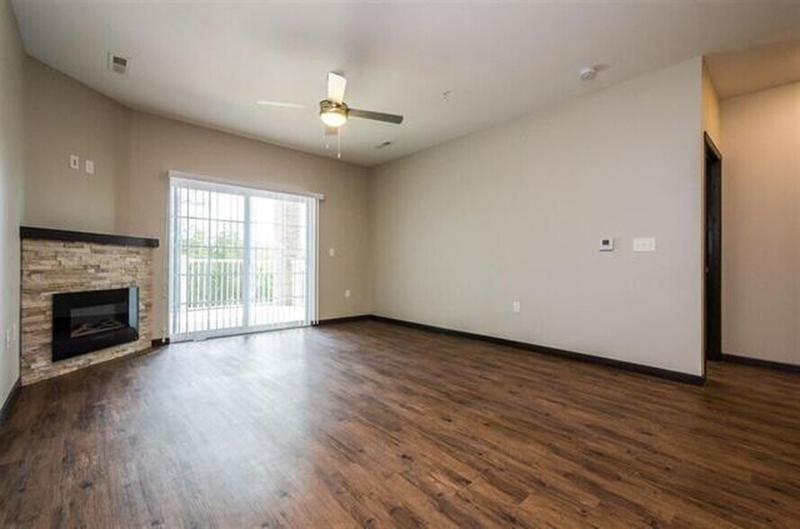 Building Photo - 2863 Spring Rose Circle