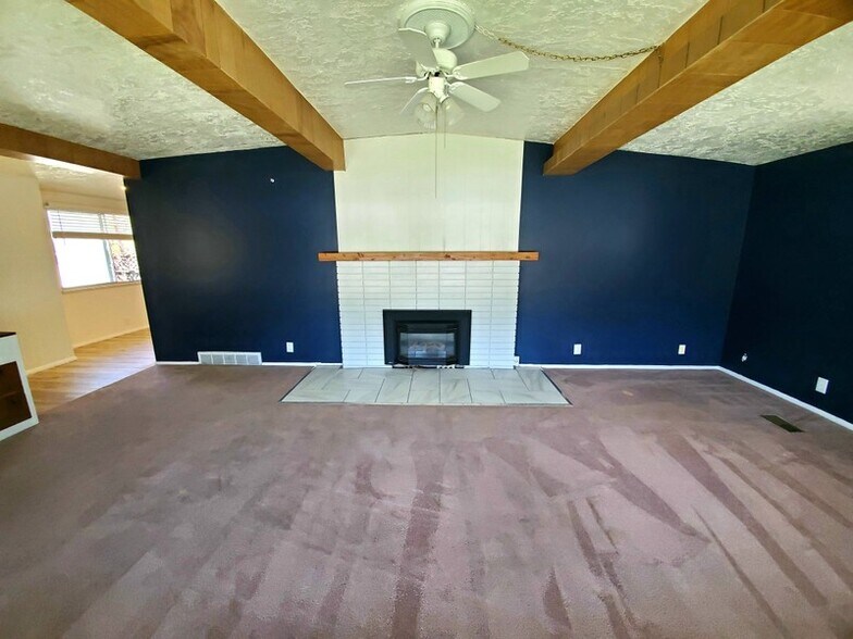 Building Photo - 165 S 600 W