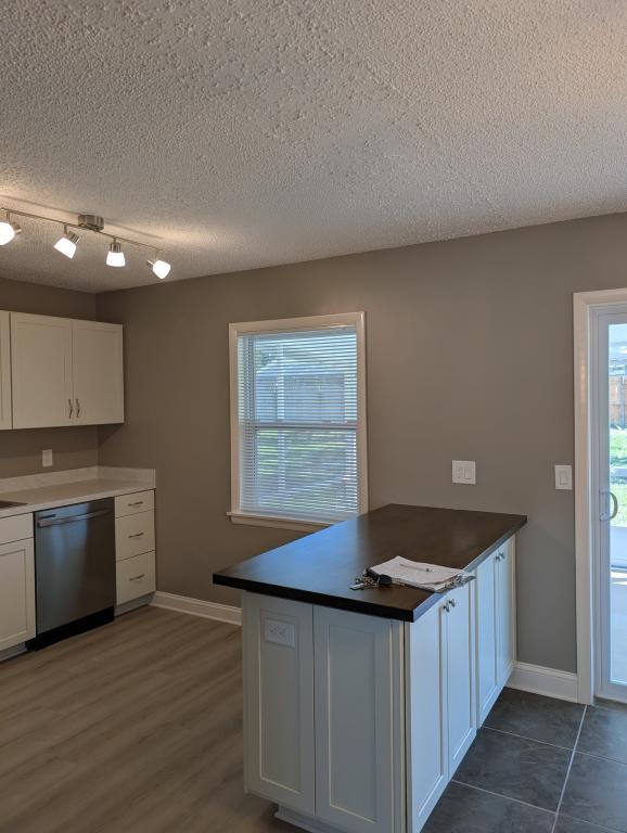 Building Photo - 3015 Sabal Palm Dr