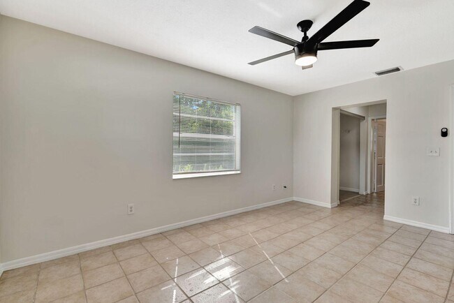 Building Photo - 8968 SE Pine Cone Ln