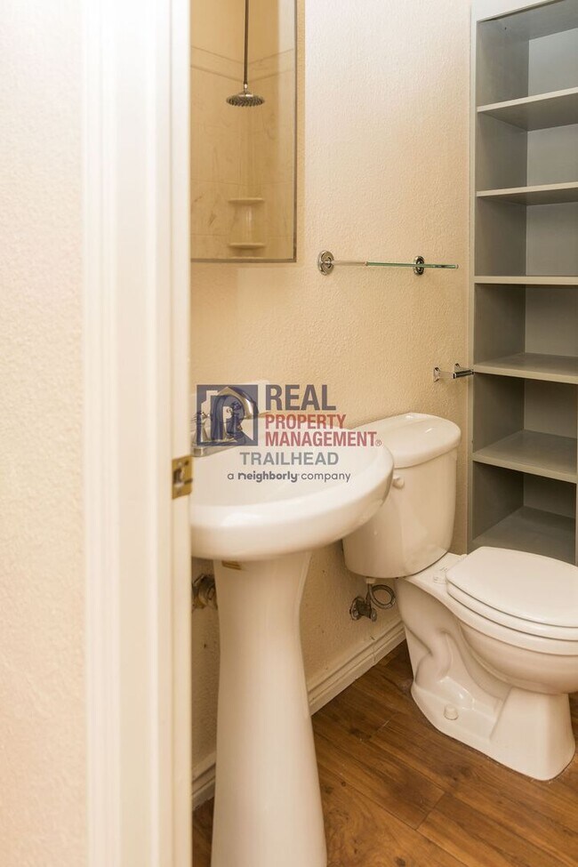 Building Photo - Cozy 2 Bedroom Home Near Historic Downtown Glen Rose