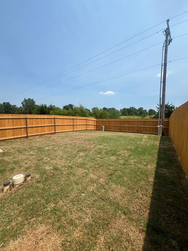 Building Photo - REDUCED RENT!!! Available Now! 4-Bedroom, 3-bath home in OKC!