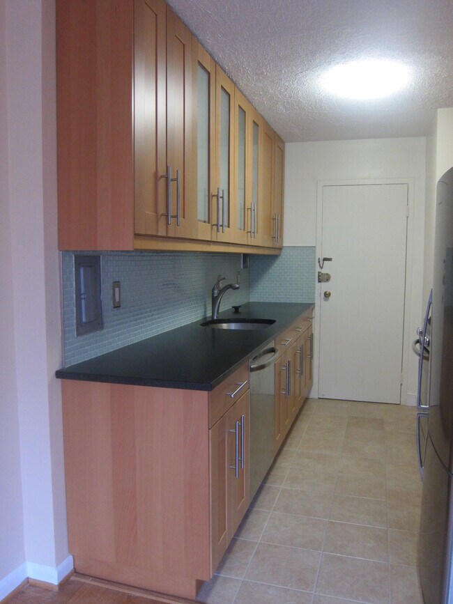 Kitchen - 922 24th St NW