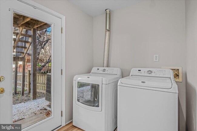 Building Photo - 27 Fiser Ln