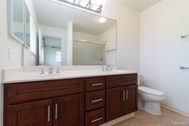 Building Photo - 4 Bed 2.5 Bath in Hoonani