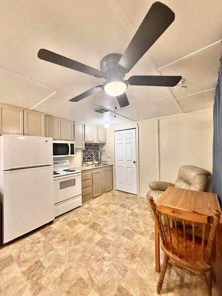 Building Photo - 3801 Pheasant St