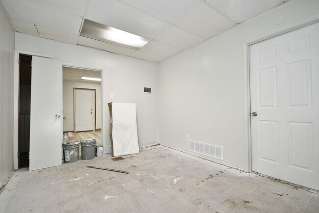 Building Photo - 303 N Holland Ave