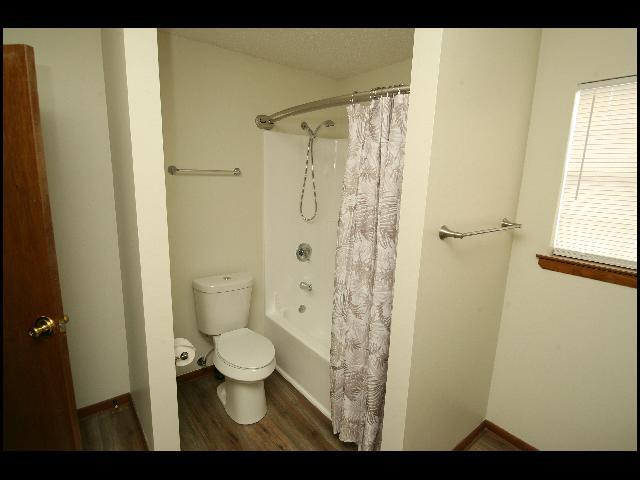 Building Photo - 208 S Linden St
