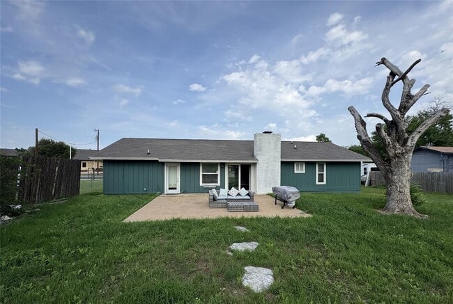 Building Photo - 3520 Roanoke Dr