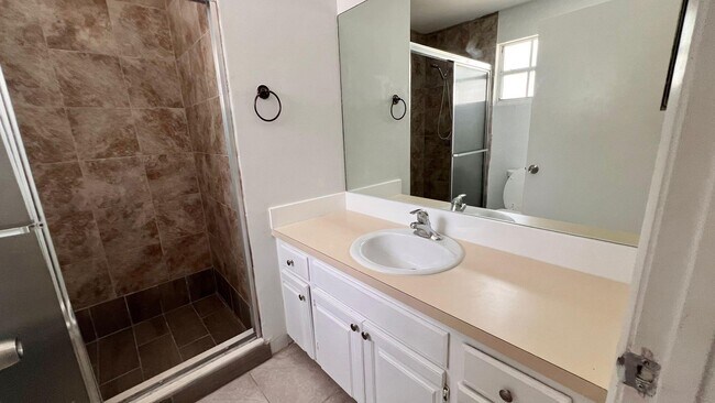 Building Photo - 13984 Morning Glory Dr
