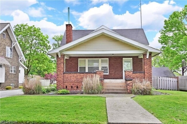 Building Photo - 171 Woodbine Ave SE