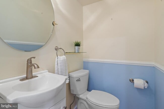 Building Photo - 1424 Yellowwood Ct