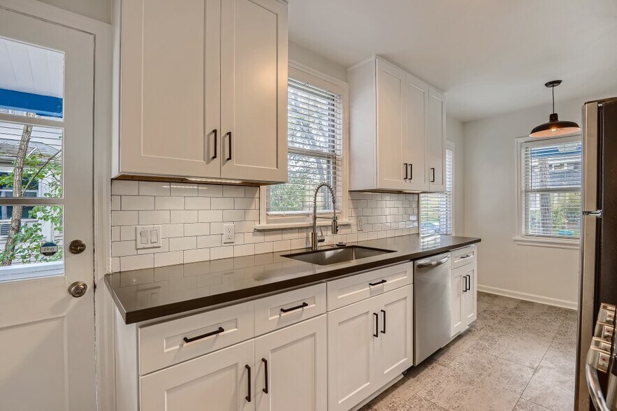 Quartz counters and soft-close drawers - 451 NE Sumner St