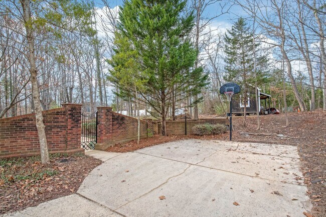 Building Photo - (Coming Soon) Full Brick Home in Matthews!