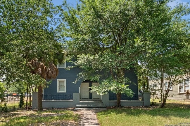 Building Photo - 402 E Dewey Pl