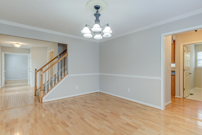 Building Photo - 2112 Echo Glen Ln