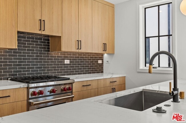 Building Photo - 14535 Killion St