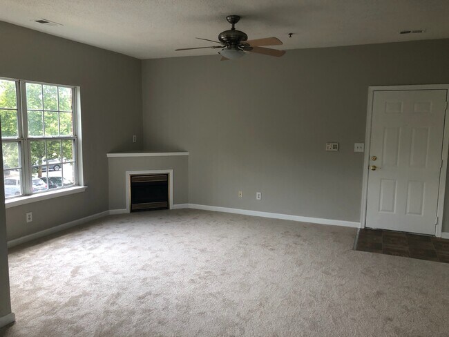Building Photo - Links one bedroom Condo in Glen Allen