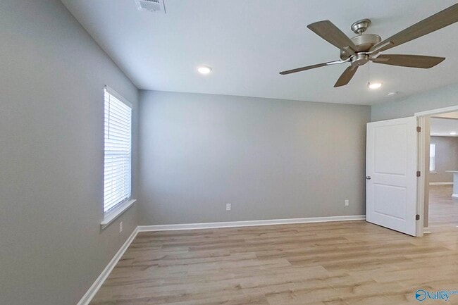 Building Photo - 395 Angela St