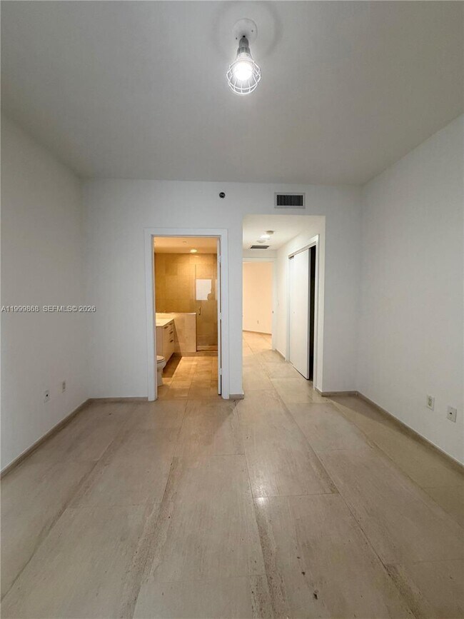 Building Photo - 1050 Brickell Ave