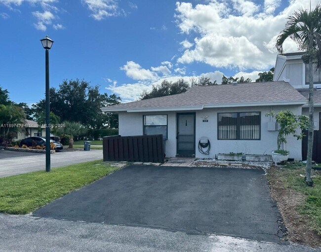 Primary Photo - 5318 Tennis Ln