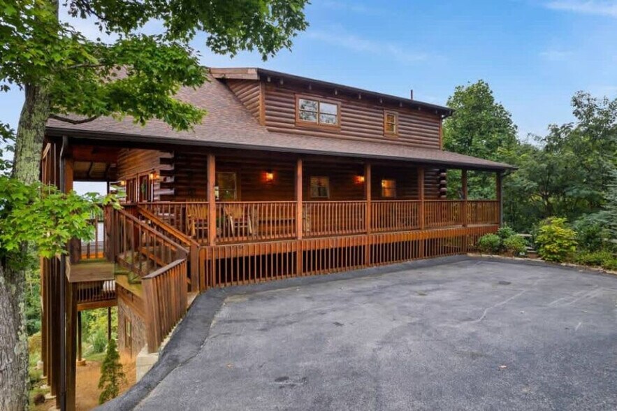 Building Photo - 735 Picadilly Ln