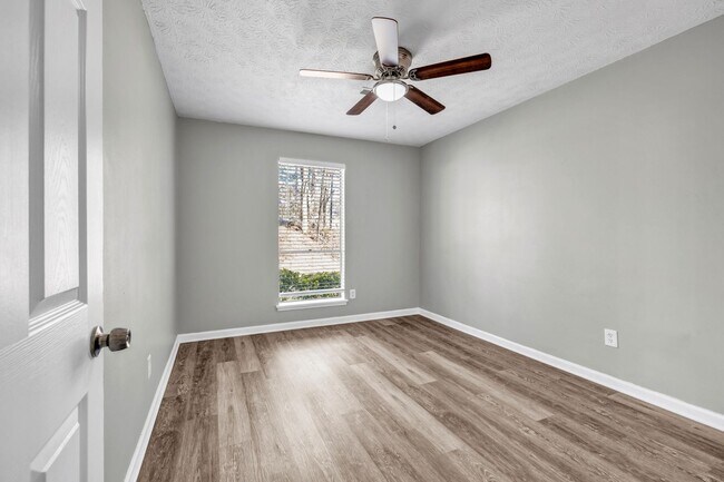 Building Photo - $500 OFF BACK TO SCHOOL SECIAL - SPACIOUS ...
