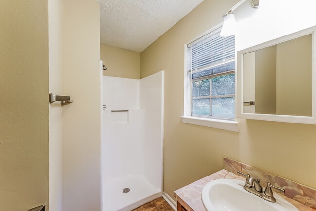 Building Photo - 5938 Dewey Heights Rd