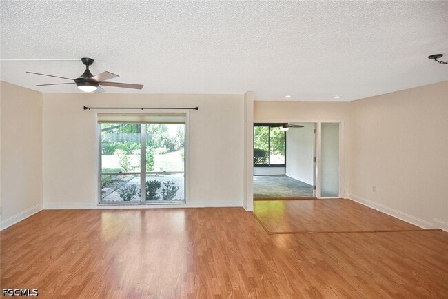 Building Photo - 4295 Island Cir