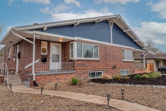 Building Photo - Spacious Updated Unit of Quadplex Available in Park Hill