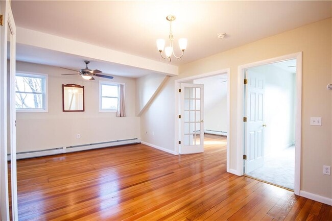 Building Photo - 40 E Barrows St