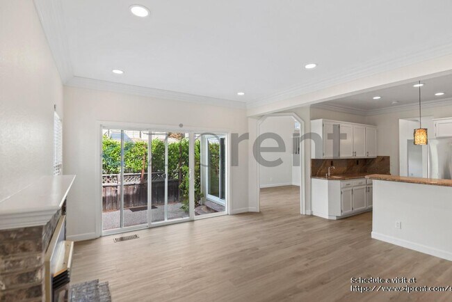 Building Photo - 2475 Canyon Lakes Dr