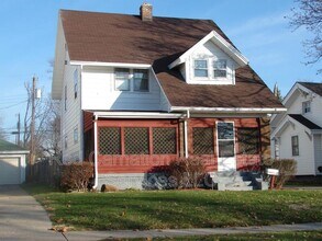 Building Photo - 1009 W Hillcrest Ave