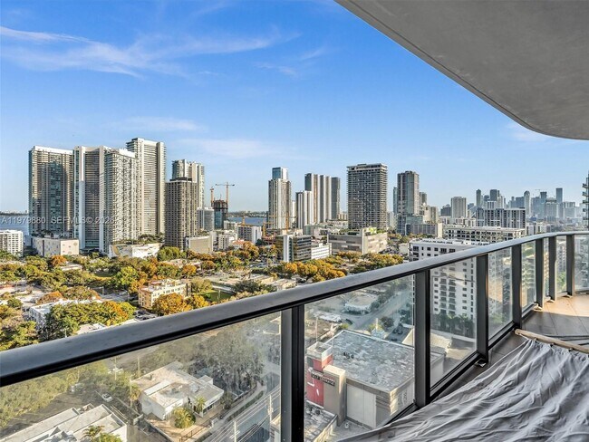 Building Photo - 121 NE 34th St