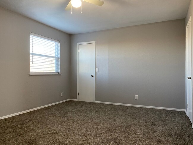Building Photo - 2 Bedroom Duplex near Lake Overholser