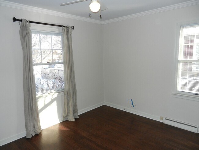 Building Photo - $0 DEPOSIT OPTION. CHARMING 3 BED 1 BATH R...