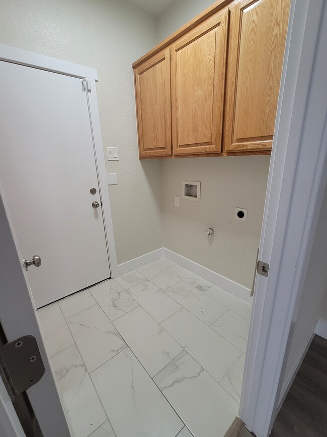 Building Photo - 8033 Horncastle Ave