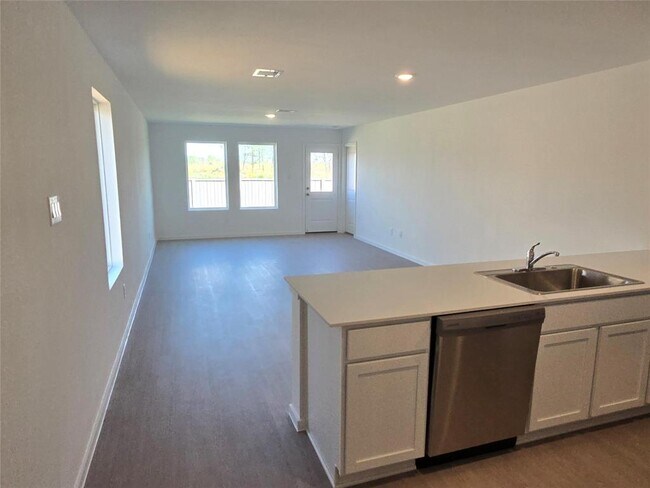 Building Photo - 5922 Starling Dr