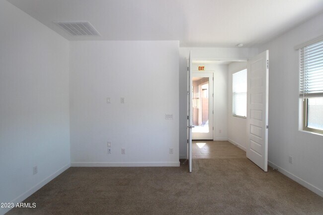 Building Photo - 12463 W Kaler Dr