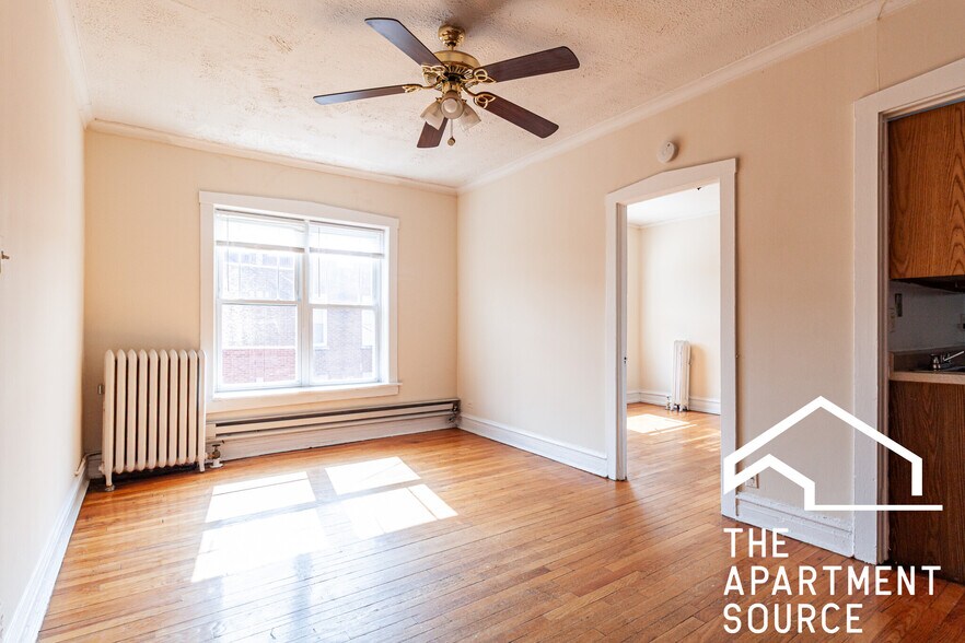 Building Photo - 957 W Cornelia Ave