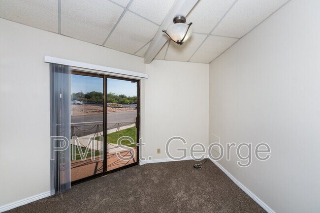 Building Photo - 210 E 600 S