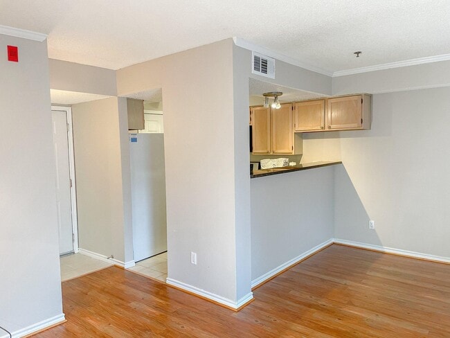 Building Photo - 1524 Lincoln Way